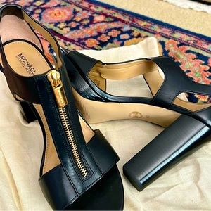 Michael Kors Berkley Leather T-Strap front zip Platform Dress Sandal Size 9